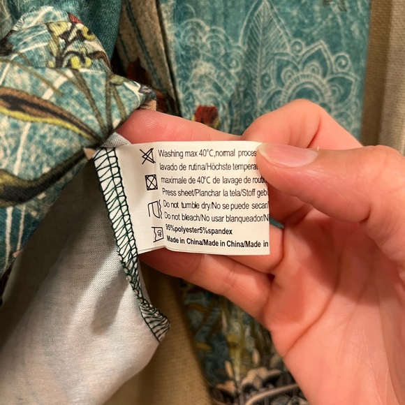 NWT Green Floral V-Neck Long Sleeve Top - Picture 5 of 6